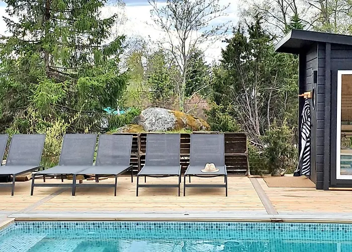 Stuga Pa Landet Med Egen Pool, Vedeldad Badtunna Och Bastu